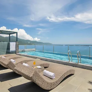 Mangata Beachfront - Rooftop Bar Sea View Отель